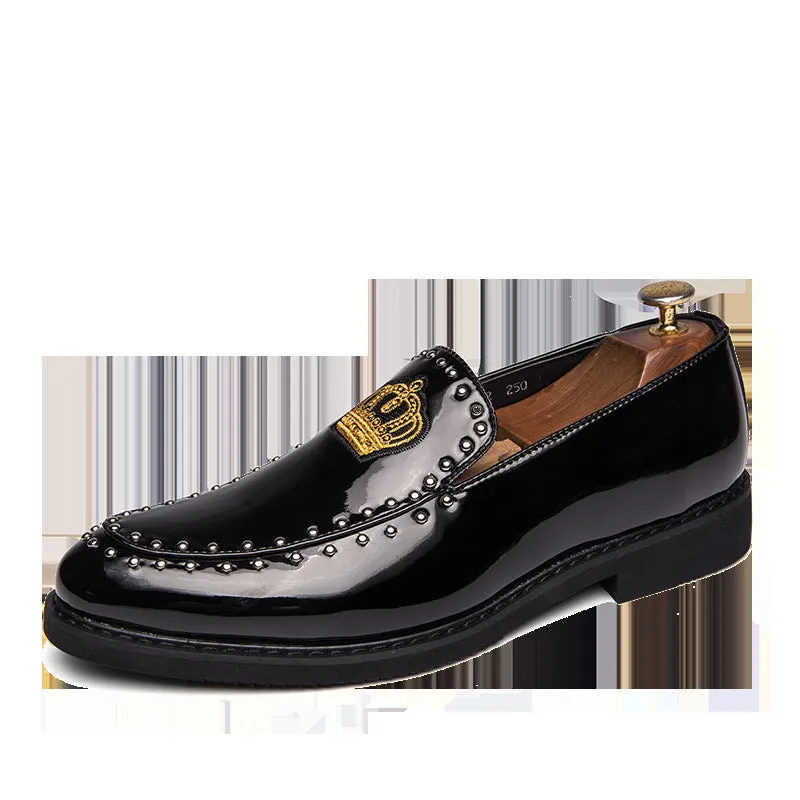 2024 new men's pointed scalp shoes riveted a foot bean shoes Korean version of fashion business casual wedding shoes