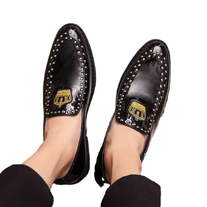2024 new men's pointed scalp shoes riveted a foot bean shoes Korean version of fashion business casual wedding shoes