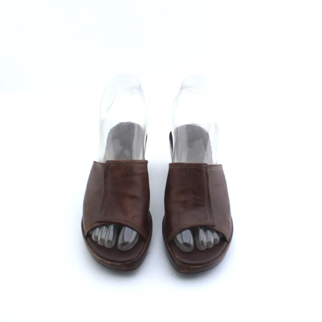 COLE HAAN  .