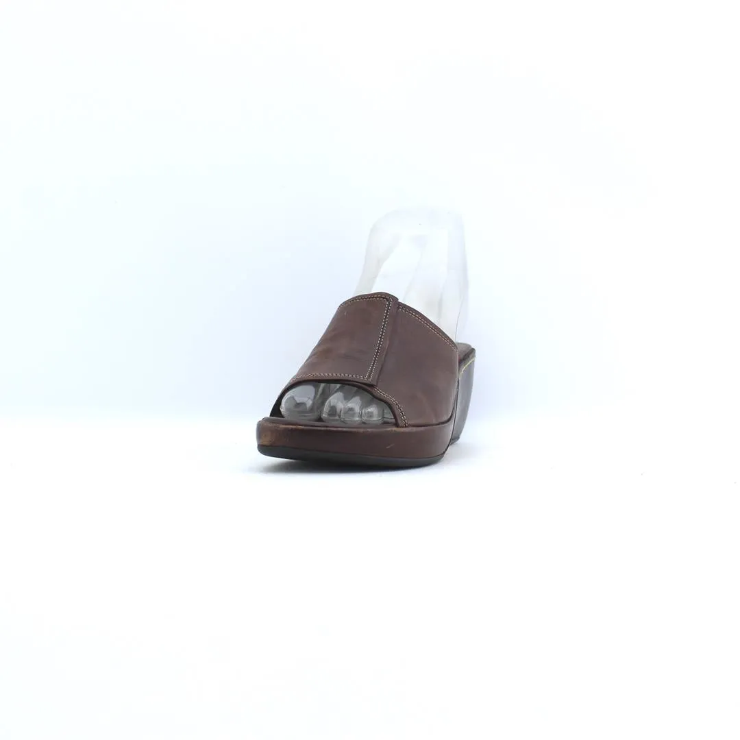 COLE HAAN  .