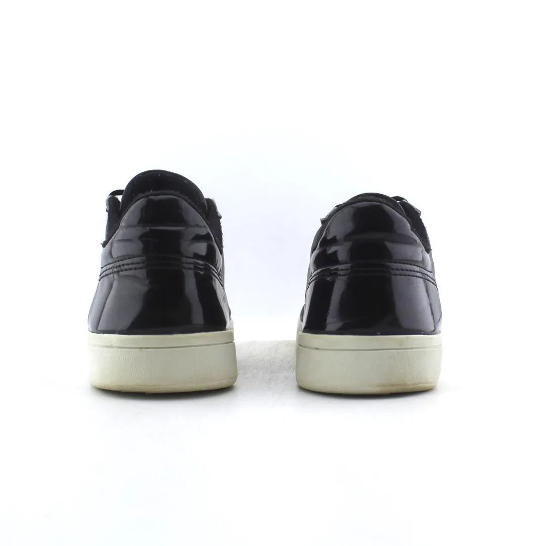 ELLESSE .