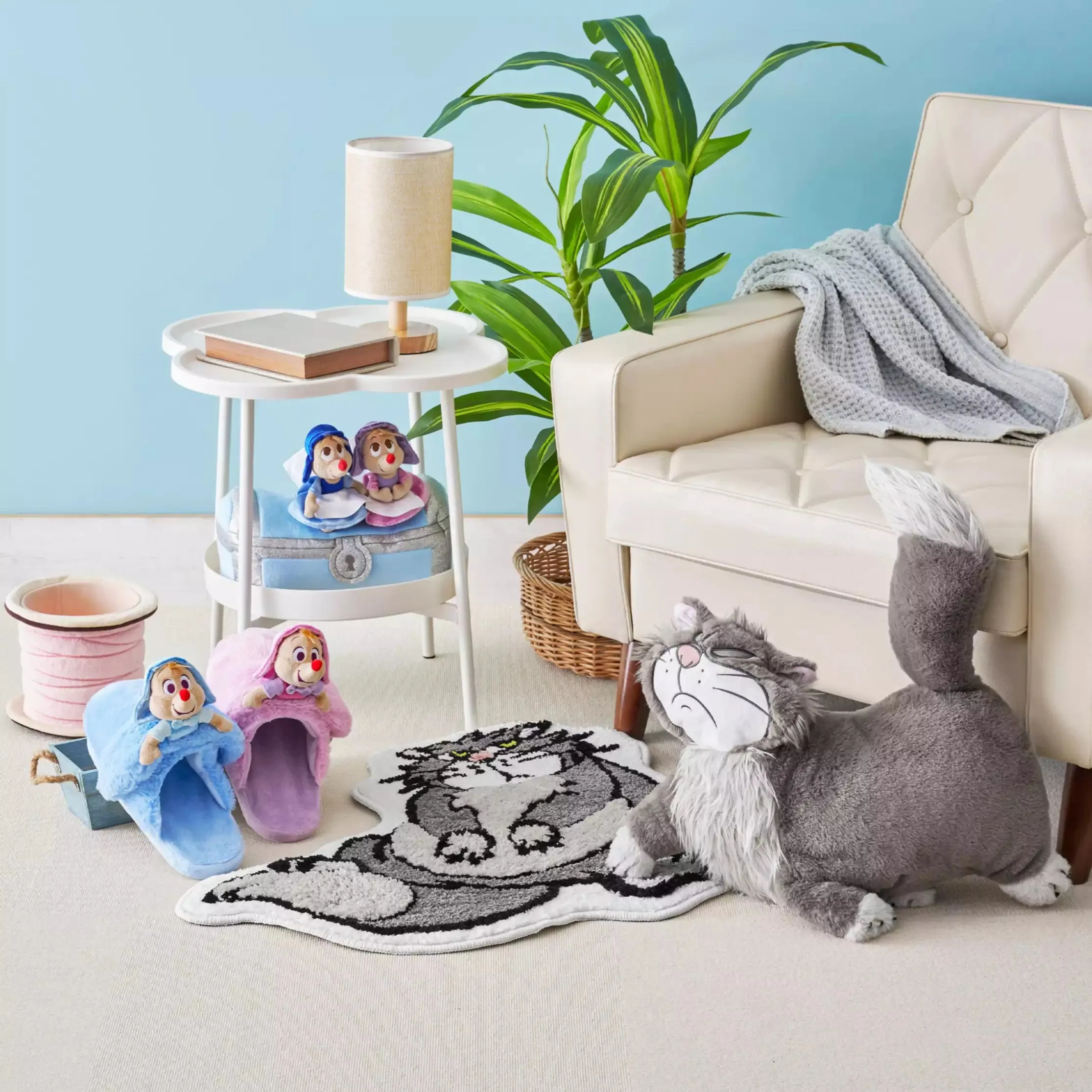 JDS - Interior Animal x Perla, and Suzy Room Shoes Asymmetrical Case Included