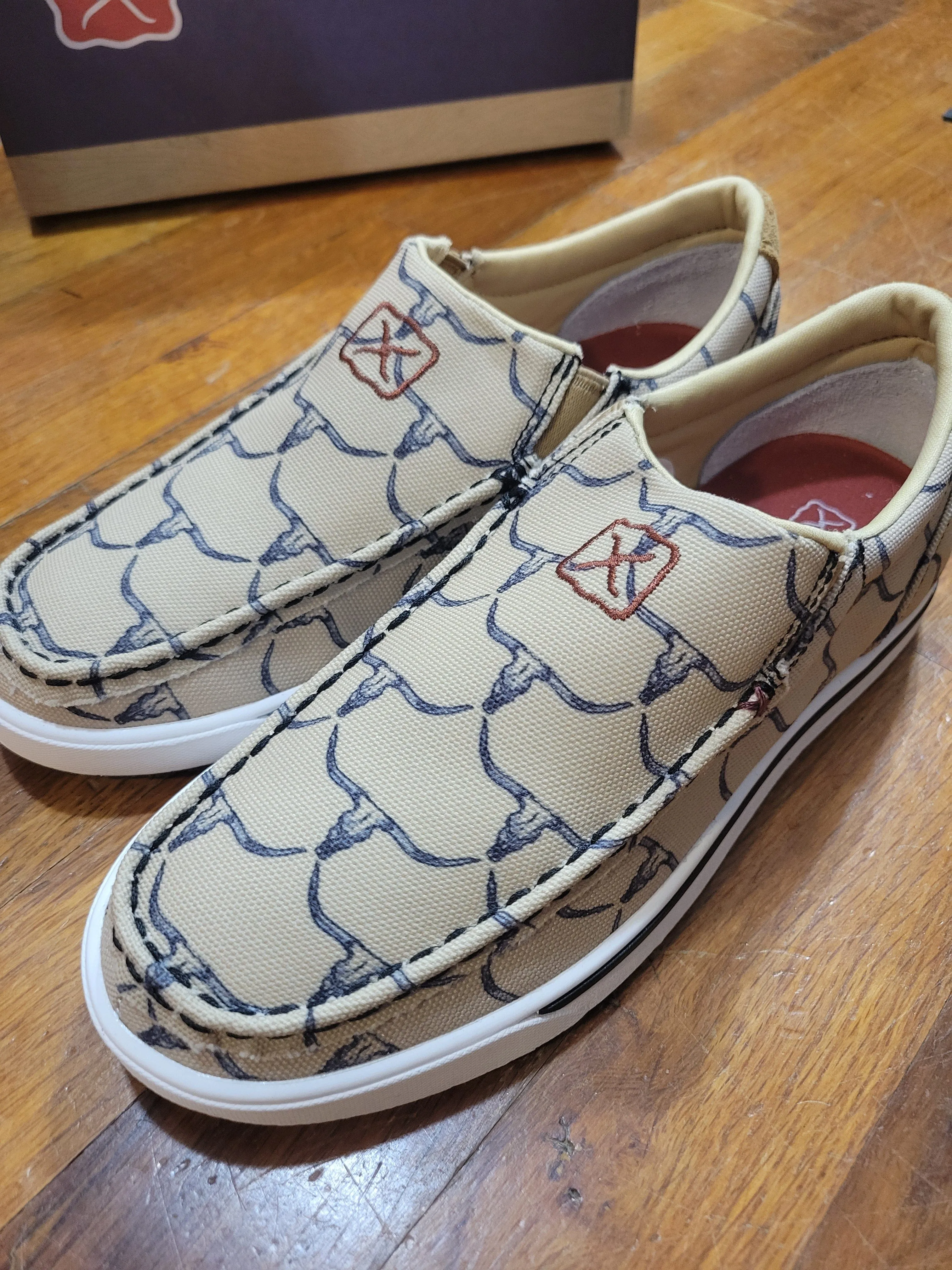 Longhorn Slip-On Kicks
