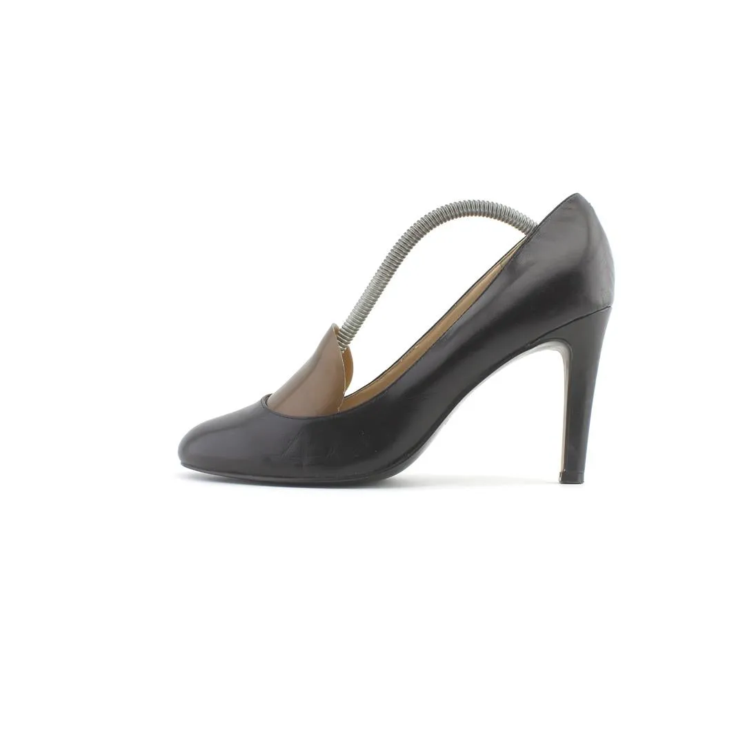 NINE WEST .'