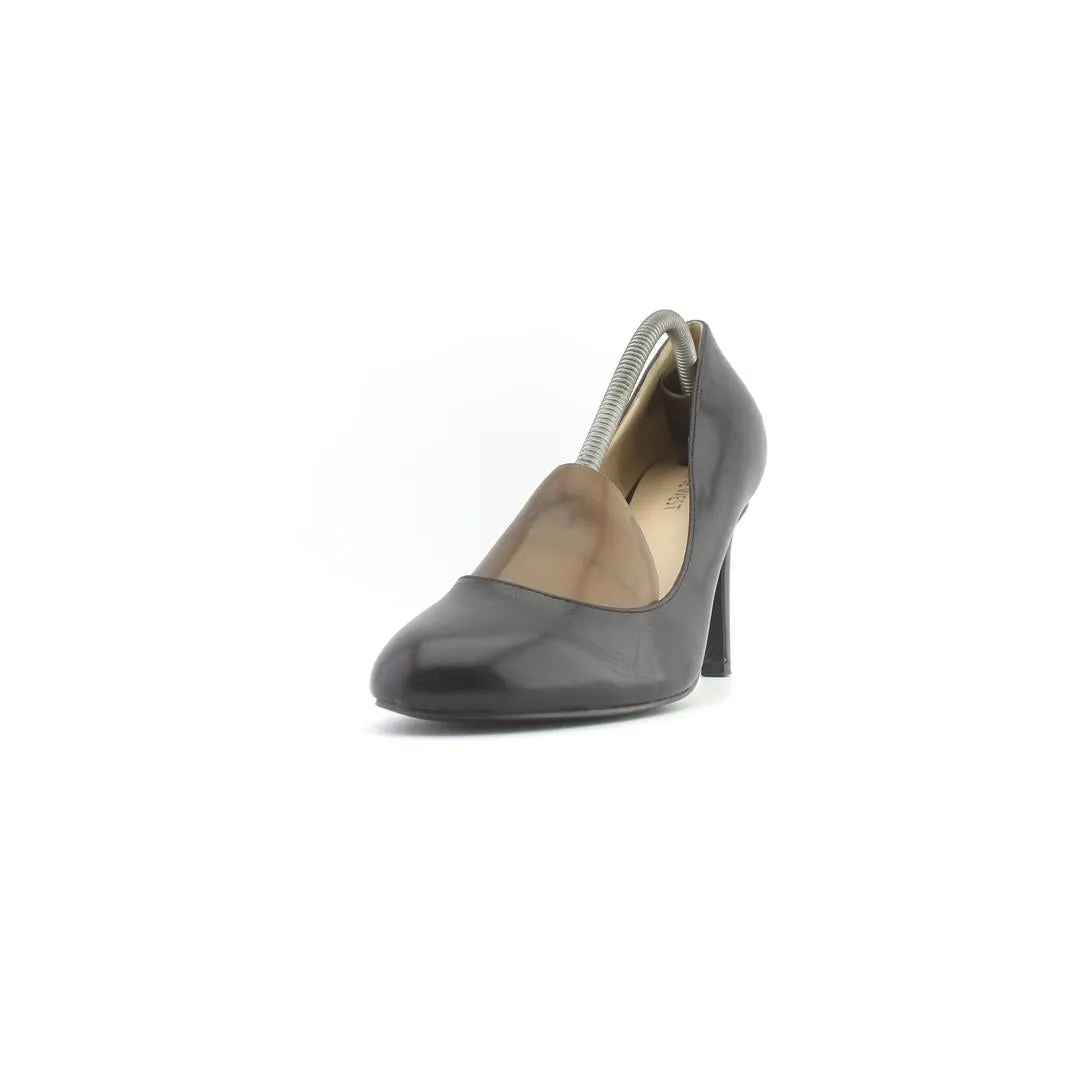 NINE WEST .'